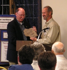 Rollie Alger accepting his award